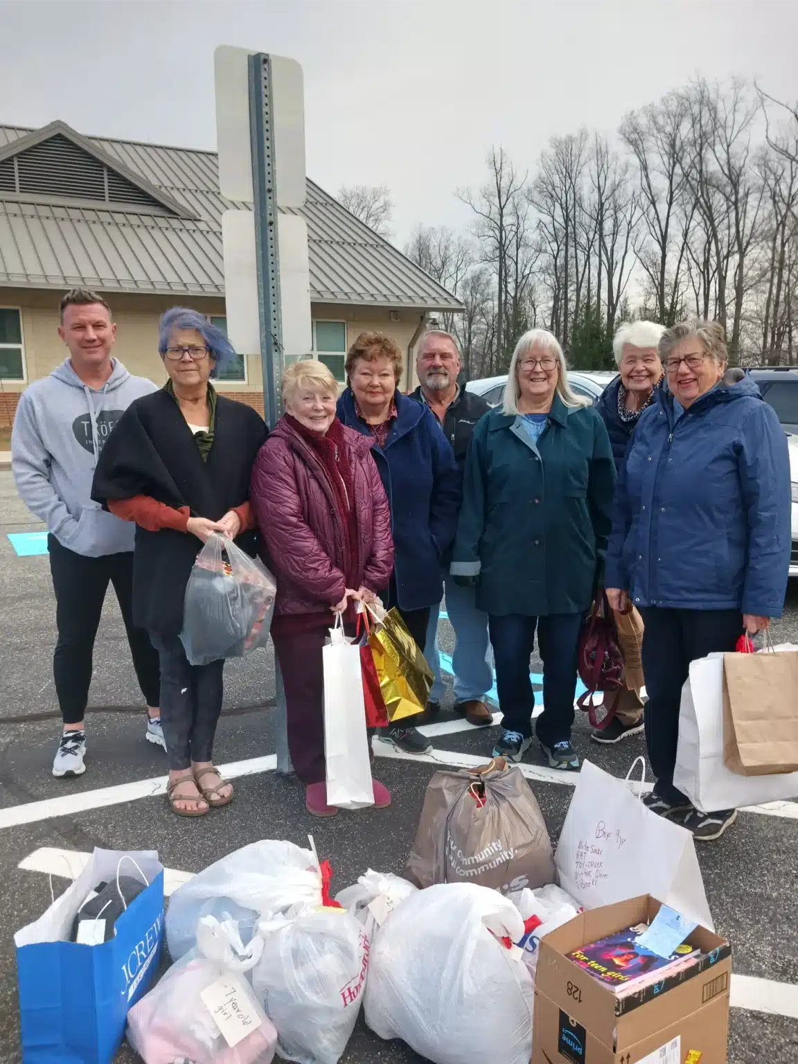 eagle-glenmoore-lions-christmas-gift-donations-001