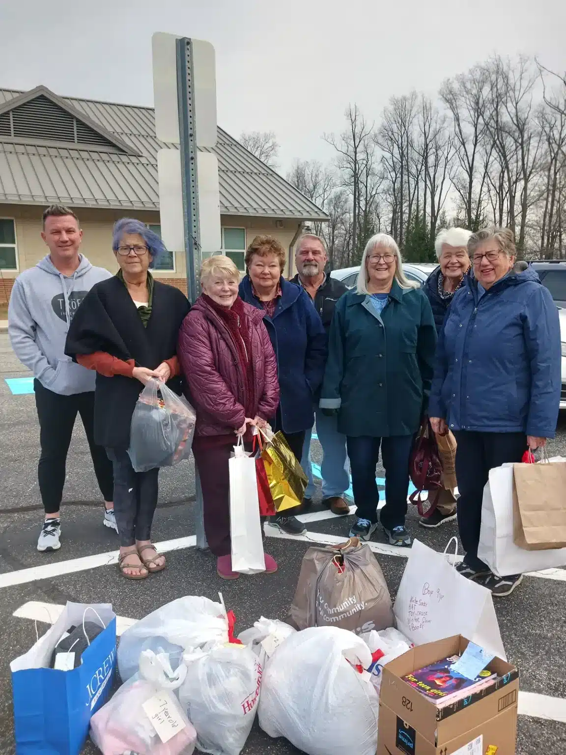 boscovs-friends-helping-friends-day-002